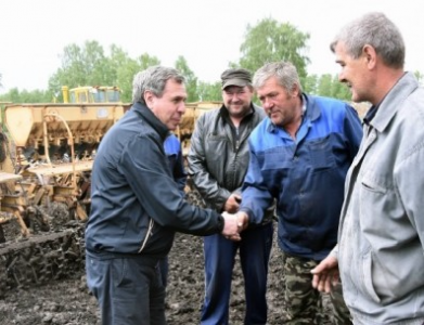 Губернатор Владимир Городецкий призвал аграриев мобилизоваться на завершающем этапе посевной кампании
