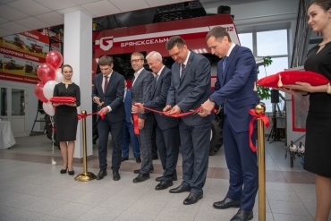 В Новосибирском ГАУ состоялось открытие учебной лаборатории зерноуборочных и кормоуборочных машин «ГОМСЕЛЬМАШ»